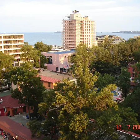 Royal Beach Apartment *